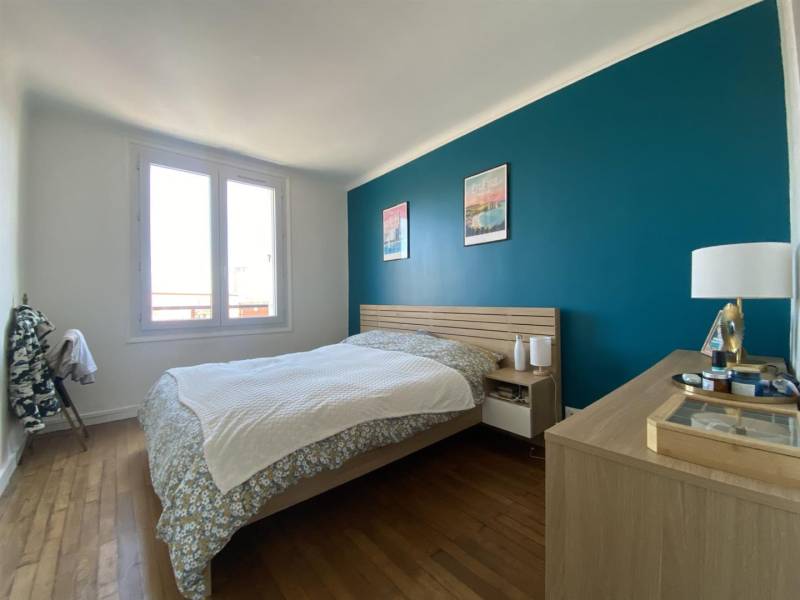 SOUS-COMPROMIS ! Appartement T4 avec BALCON offrant VUE DÉGAGÉE idéalement situé à 5min à PIED de LA PLAGE au HAVRE (76600)