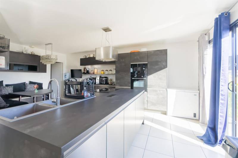 Maison RÉCENTE 2021 en TRÈS BON ÉTAT idéalement située proche du CENTRE de SAINT-ROMAIN DE COLBOSC (76430)