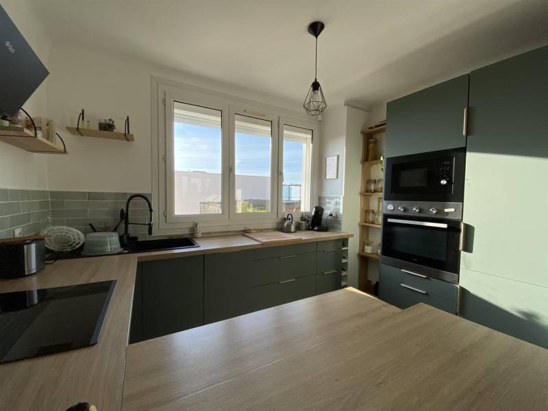 SOUS-COMPROMIS ! Appartement T4 avec BALCON offrant VUE DÉGAGÉE idéalement situé à 5min à PIED de LA PLAGE au HAVRE (76600)