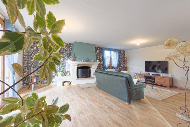 SOUS-COMPROMIS ! En EXCLUSIVITÉ, Maison PLEINE DE CHARME très bien située dans la commune de SAINT-LAURENT DE BRÈVEDENT (76700)