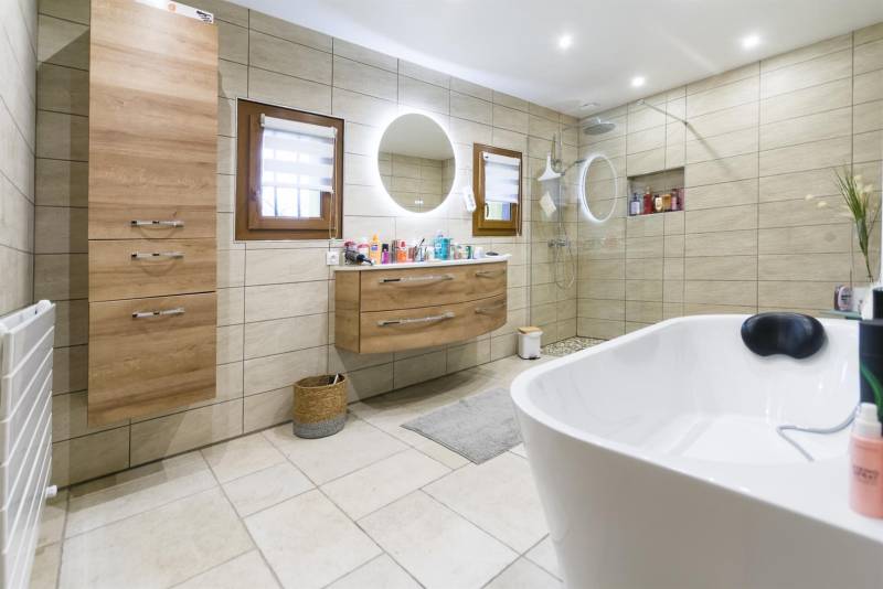 SOUS-COMPROMIS ! En EXCLUSIVITÉ, Maison PLEINE DE CHARME très bien située dans la commune de SAINT-LAURENT DE BRÈVEDENT (76700)