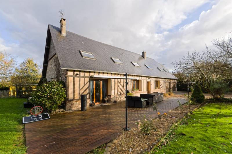 SOUS-COMPROMIS ! En EXCLUSIVITÉ, Maison PLEINE DE CHARME très bien située dans la commune de SAINT-LAURENT DE BRÈVEDENT (76700)