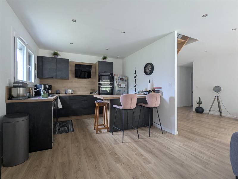 SOUS-COMPROMIS ! En EXCLUSIVITÉ, Maison RÉCENTE 2021 offrant vie de PLAIN-PIED située à proximité de GONFREVILLE L'ORCHER (76700)