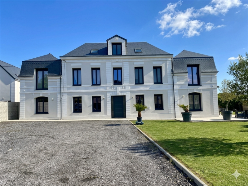 BELLE Maison de CARACTÈRE avec BEAUX VOLUMES idéalement située à MONTIVILLIERS (76290).