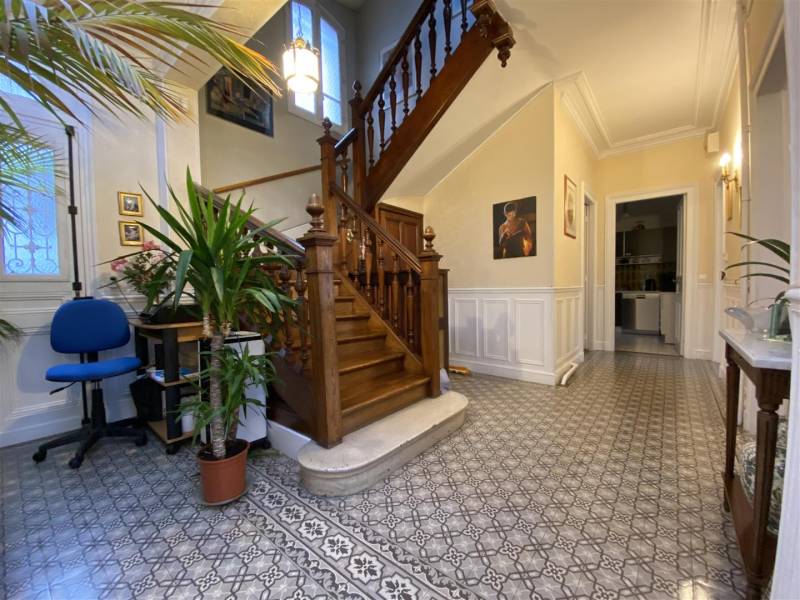 Maison BOURGEOISE BEAU VOLUME offrant de BELLES PRESTATIONS très bien située au HAVRE (76600) - proche Montmorency