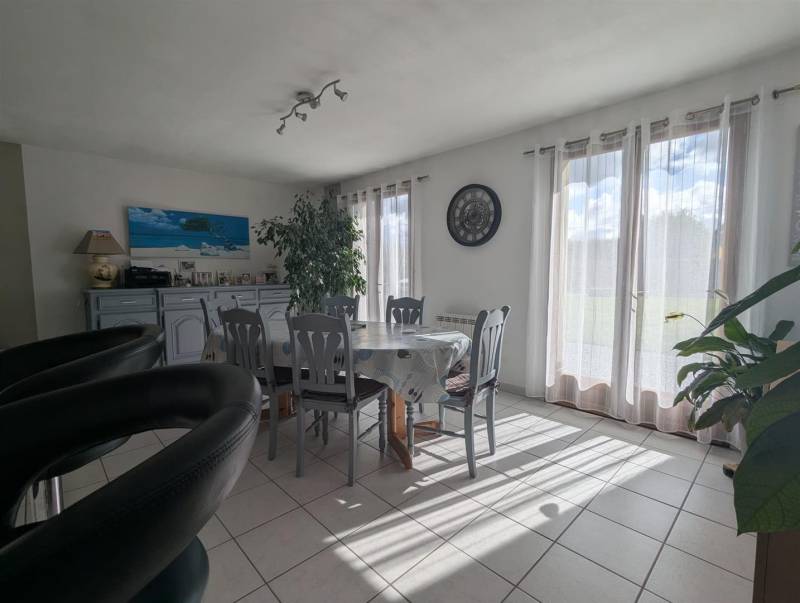 En EXCLUSIVITÉ, Maison NON-MITOYENNE offrant vie de PLAIN-PIED située dans le canton de SAINT-ROMAIN DE COLBOSC (76430)