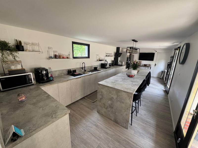 En EXCLUSIVITÉ, Maison volume FAMILIAL entièrement RÉNOVÉE située à 5min de LA PLAGE de DIEPPE (76370)