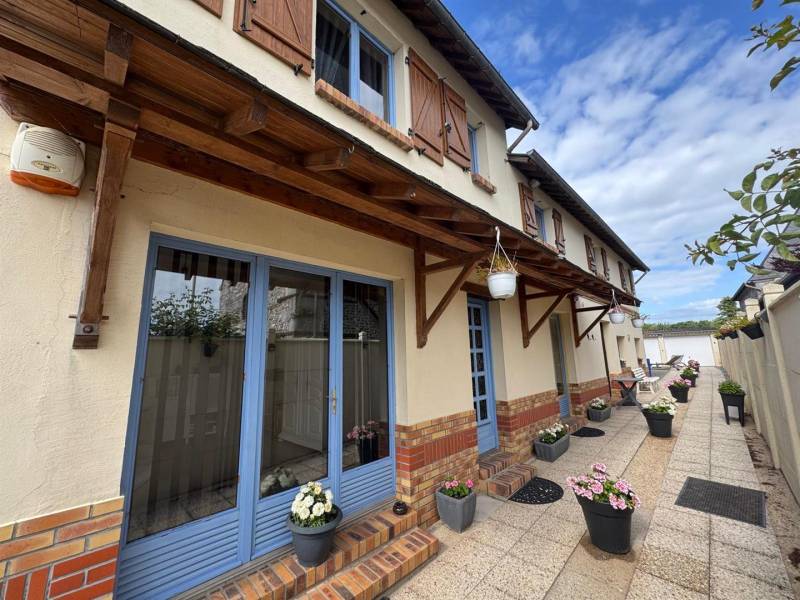 En EXCLUSIVITÉ, Maison volume FAMILIAL entièrement RÉNOVÉE située à 5min de LA PLAGE de DIEPPE (76370)